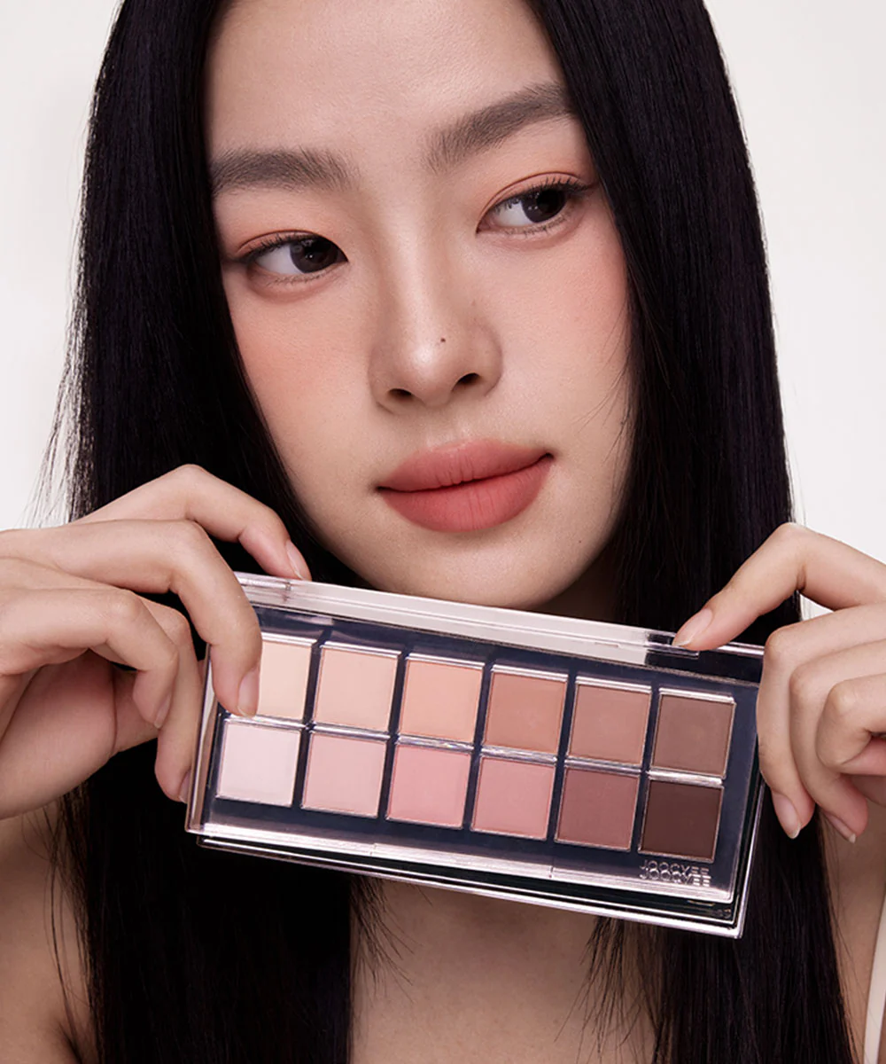 12 Shades Eyeshadow Palette - Image 11